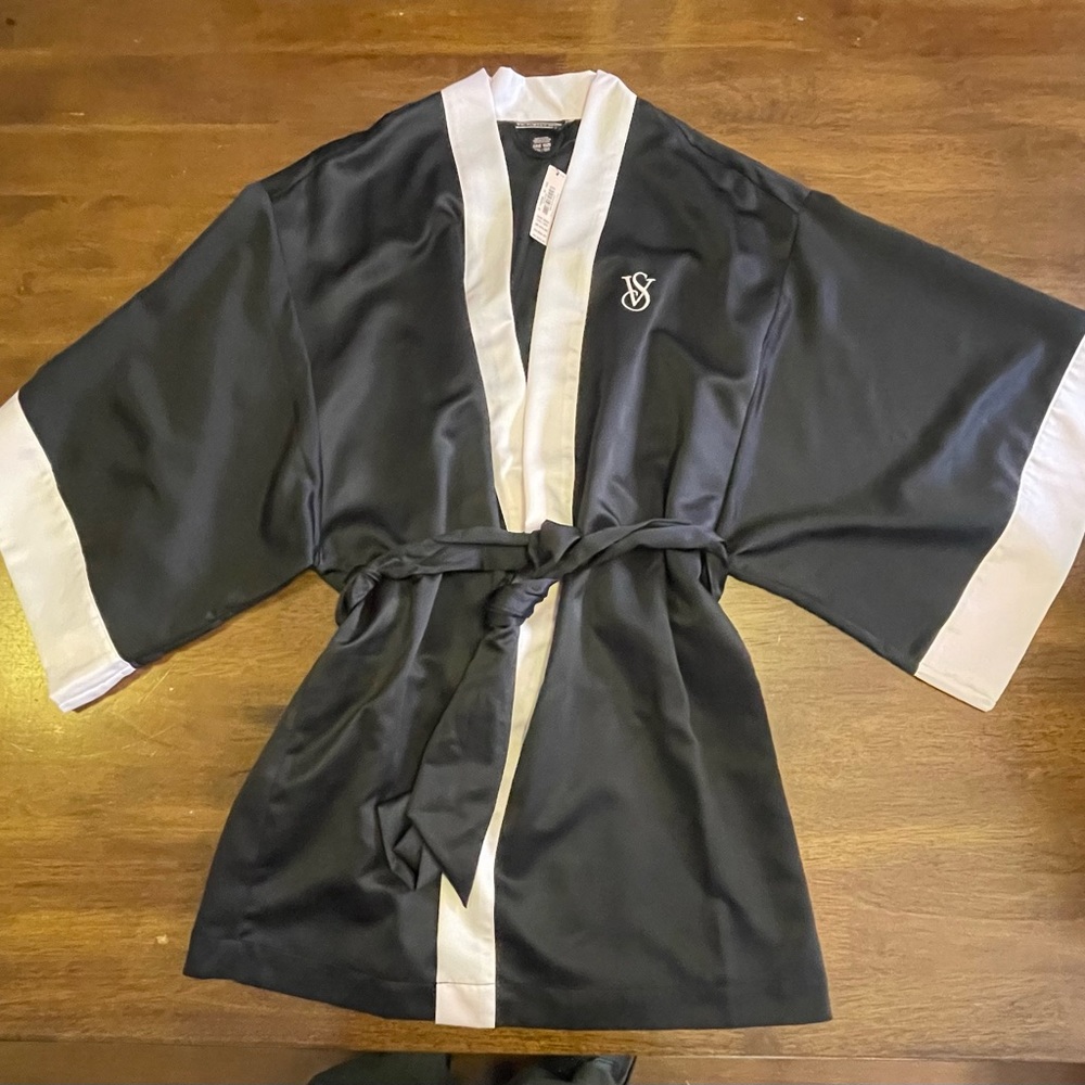 NWT Victoria’s Secret Short Kimono